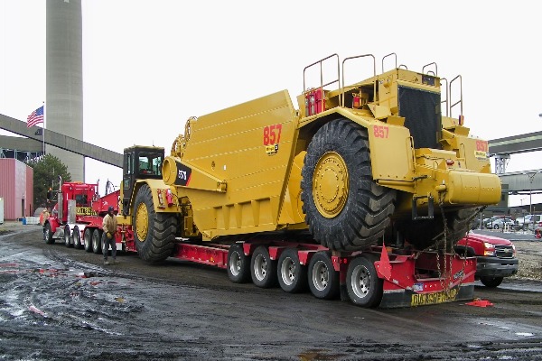 Streamlining Heavy Equipment Moving: Expert Tips for Safe Transportation